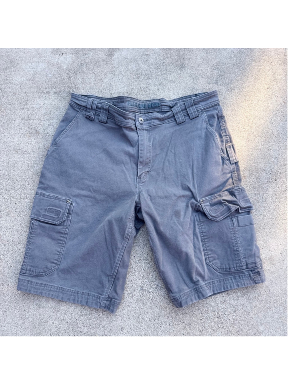 Duluth Trading Co. Gray Flex Fire Hose Relaxed Fit Mens Cargo Shorts Size 38